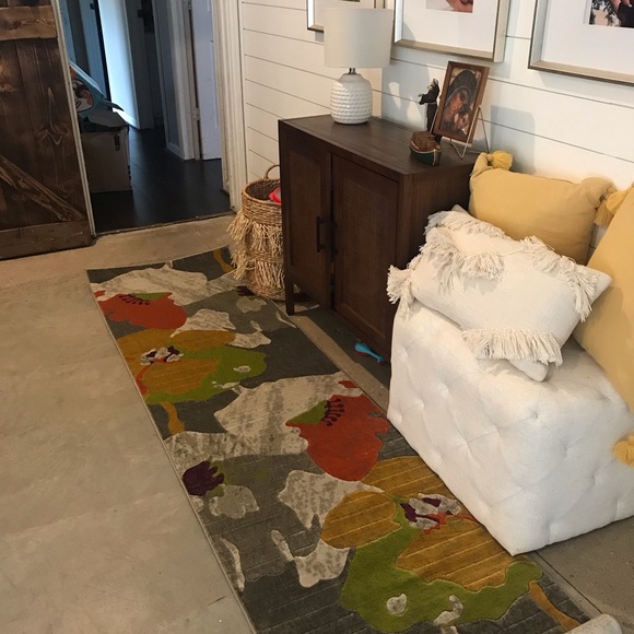 Safavieh 2”4x9 runner - Picture 8 of 8